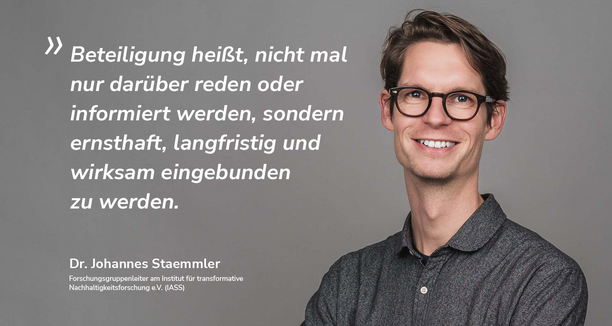 auf der rechten Seite ist ein Mann abgebildet und auf der linken Seite ist ein Zitat von ihm