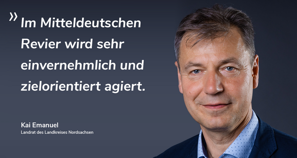 auf der rechten Seite ist ein Mann abgebildet und auf der linken Seite ist ein Zitat von ihm