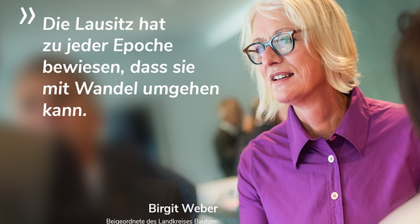 auf der rechten Seite ist eine Frau abgebildet und auf der Linken Seite steht ein Zitat von ihr