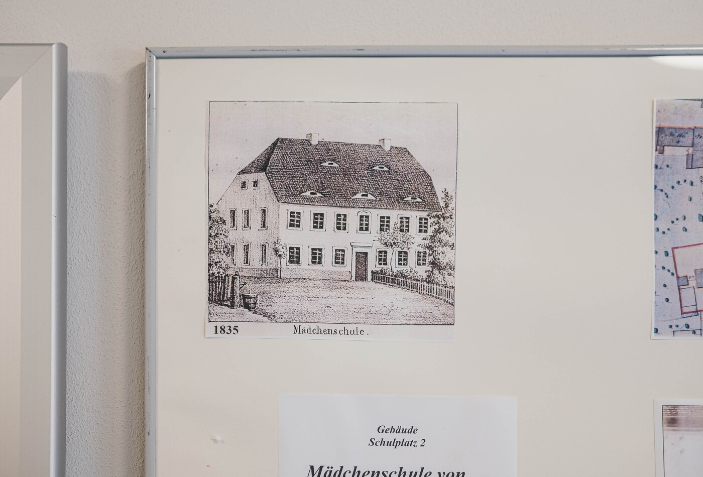 Eine Aufnahme von einen alten, skizzierten Bild eines Gebäudes, aus dem Jahr 1835