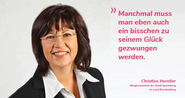 auf der linken Seite ist eine Frau abgebildet und auf der rechten Seite ist ein Zitat von ihr