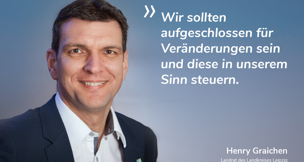 auf der linken Seite ist ein Mann abgebildet und auf der rechten Seite ist ein Zitat von ihm