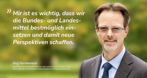 auf der rechten Seite ist ein Mann abgebildet und auf der linken Seite ist ein Zitat von ihm