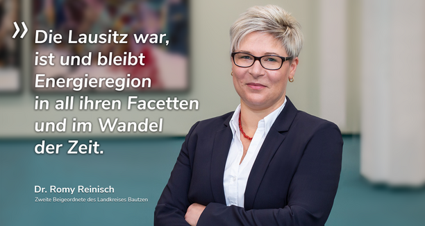 auf der rechten Seite ist eine Frau abgebildet und auf der Linken Seite steht ein Zitat von ihr